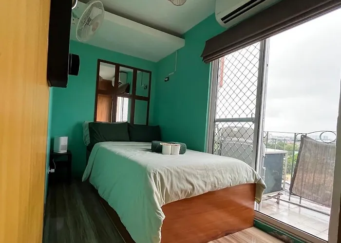 Spacious & Cozy 1-bedroom, Sleeps 2-4 Apartment Manila